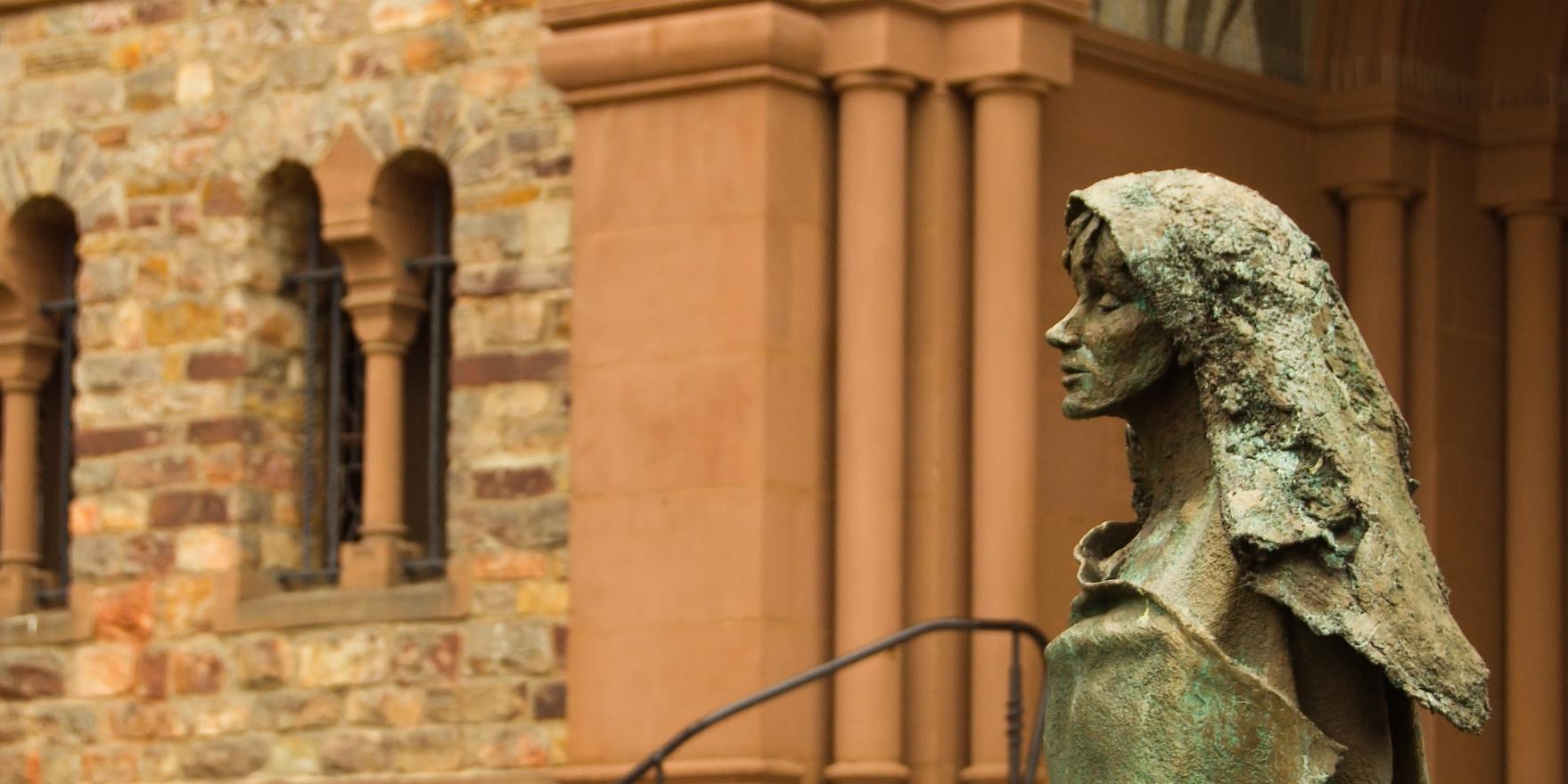 Statue Hl. Hildegard